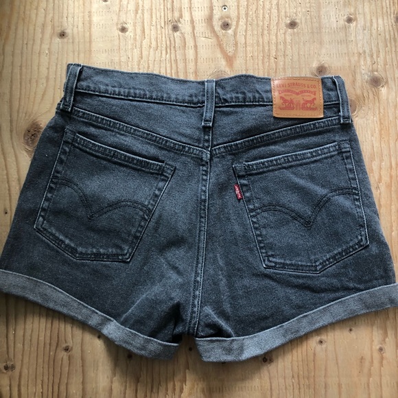 Levi’s Denim Shorts - Picture 2 of 3